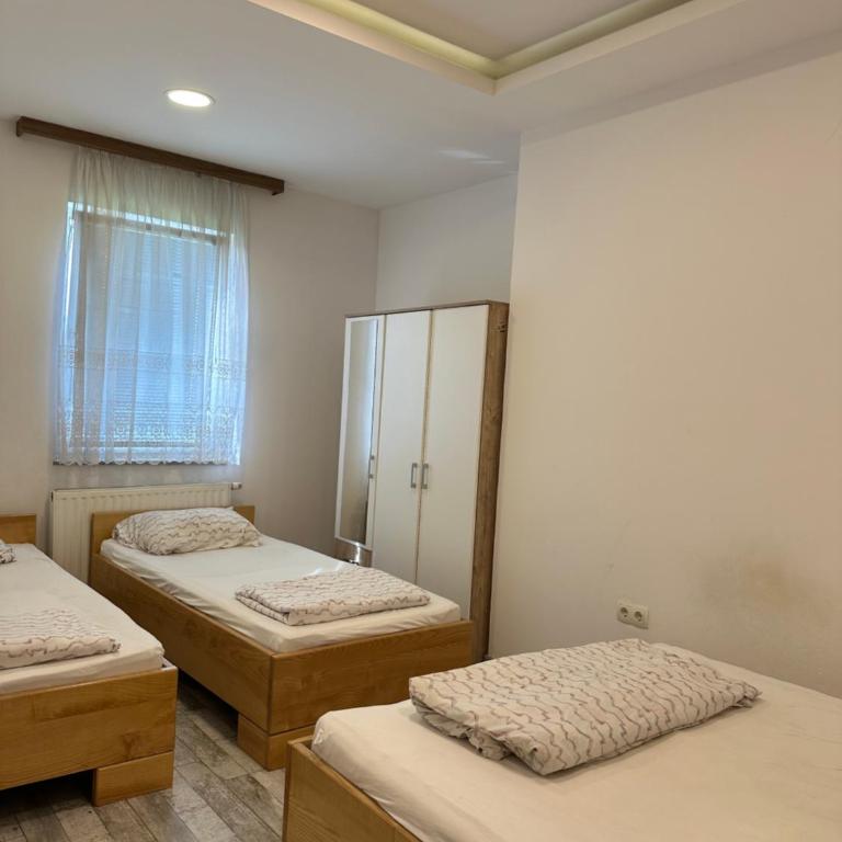 Lonna - One-Bedroom Apartment - 1