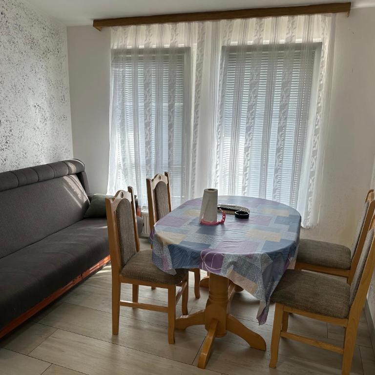 Lonna - One-Bedroom Apartment - 4