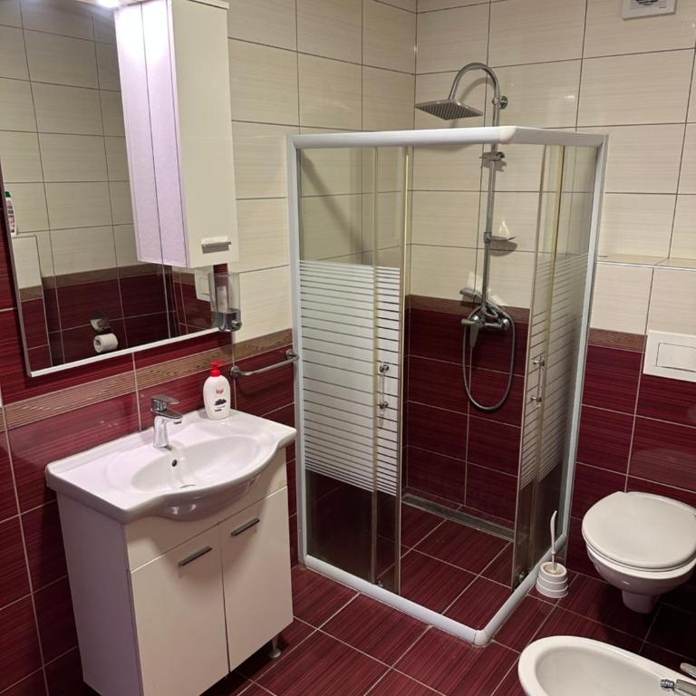 Lonna - One-Bedroom Apartment - 3