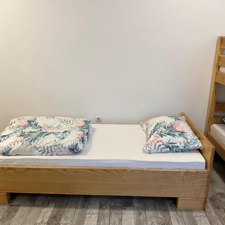Lonna - One-Bedroom Apartment - 5