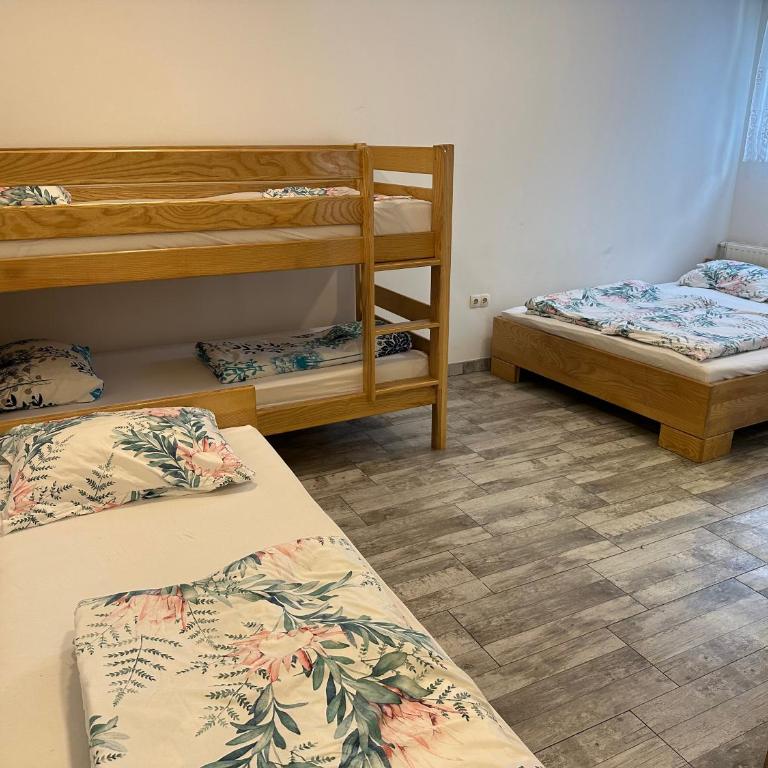 Lonna - One-Bedroom Apartment - 6