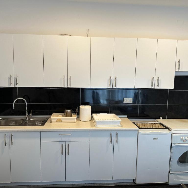 Lonna - One-Bedroom Apartment - 5
