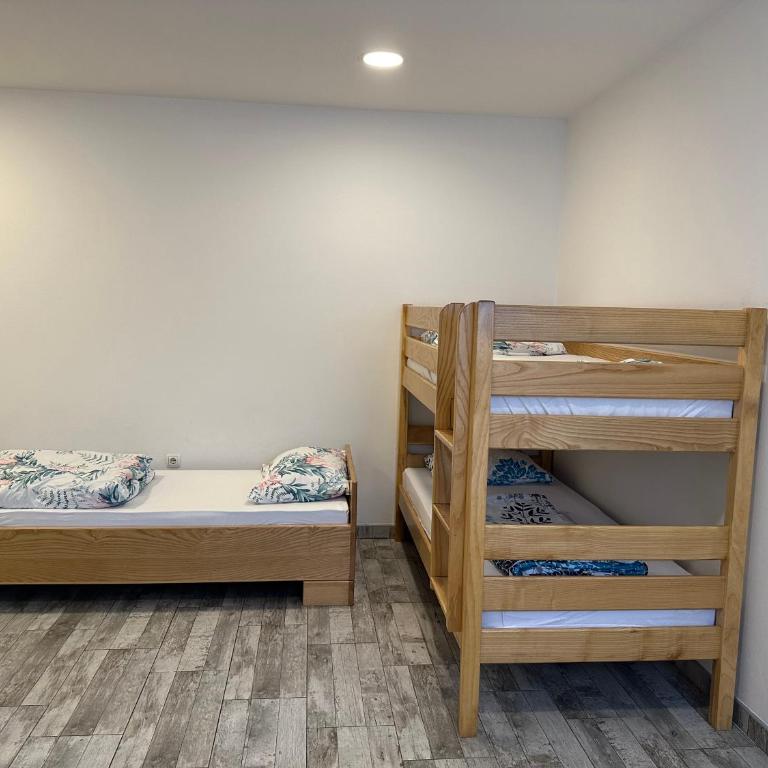 Lonna - One-Bedroom Apartment - 8