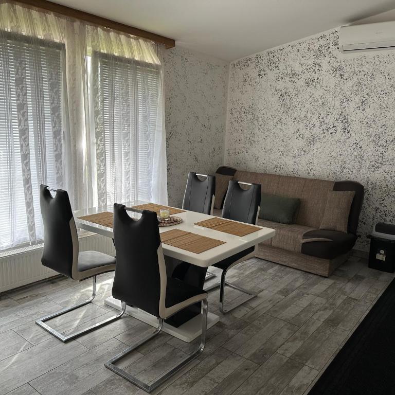 Lonna - One-Bedroom Apartment - 8