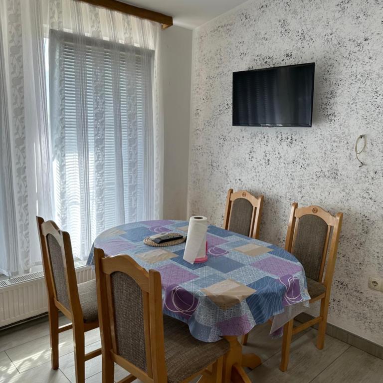 Lonna - One-Bedroom Apartment - 9