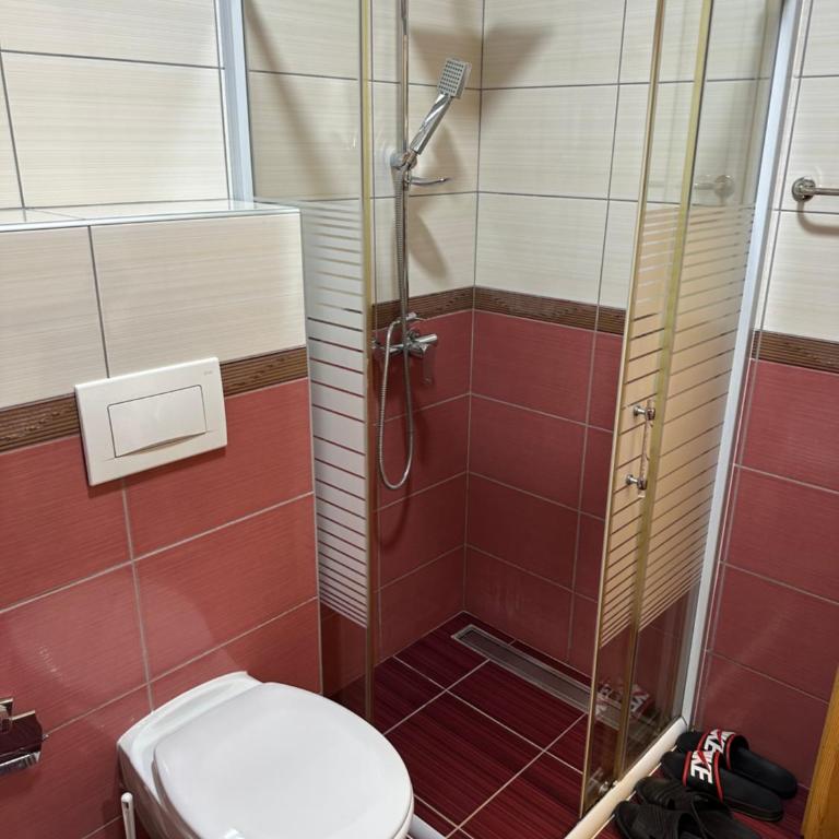 Lonna - One-Bedroom Apartment - 10