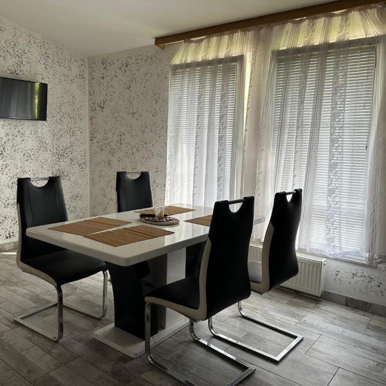 Lonna - One-Bedroom Apartment - 2
