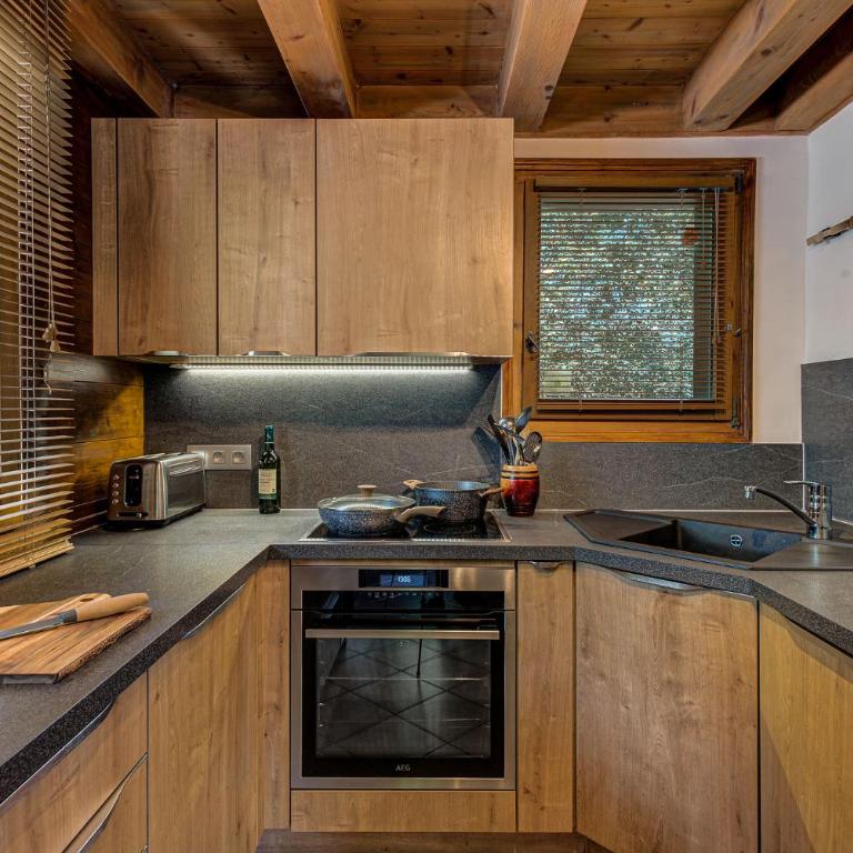 Chalet Blackbushe, Traditional Chalet, Alpes Agency, Sleeps 4-6 - Chalet 2 Chambres - 8