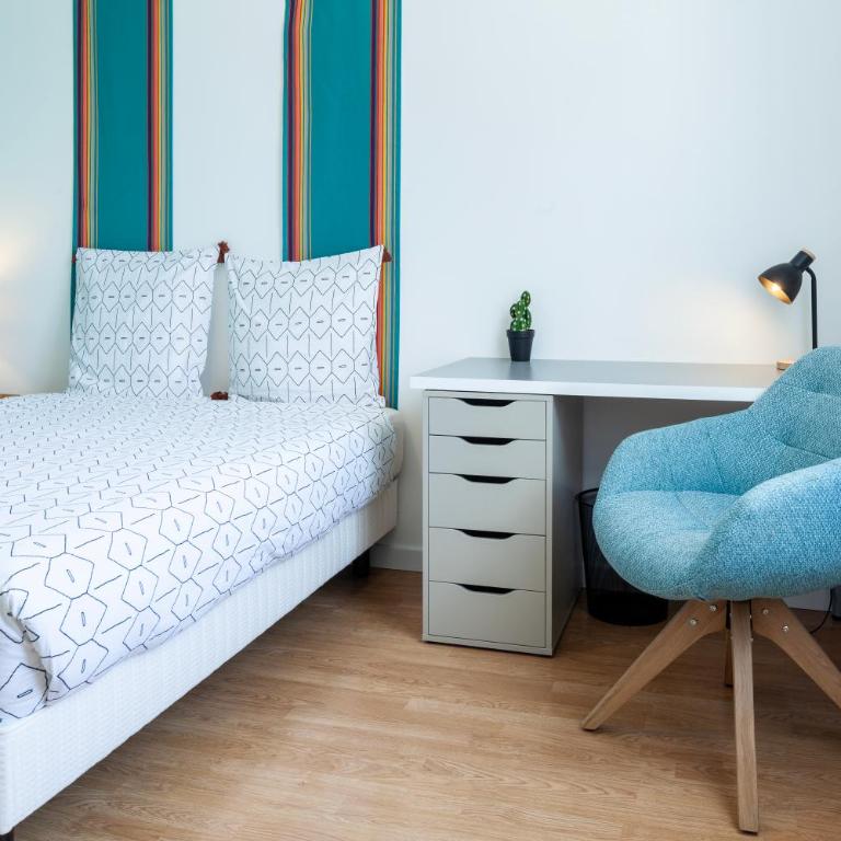 Appartement proche centre - Climatisé avec terrasse - Parking privé gratuit - Three-Bedroom Apartment - 25