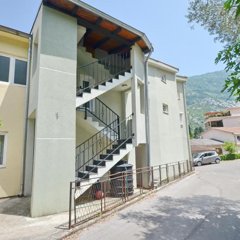 Bugi - Three-Bedroom Apartment - 3