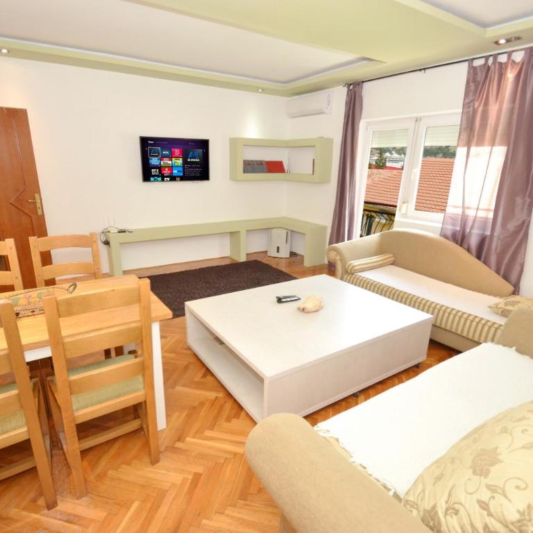 Bugi - Three-Bedroom Apartment - 5