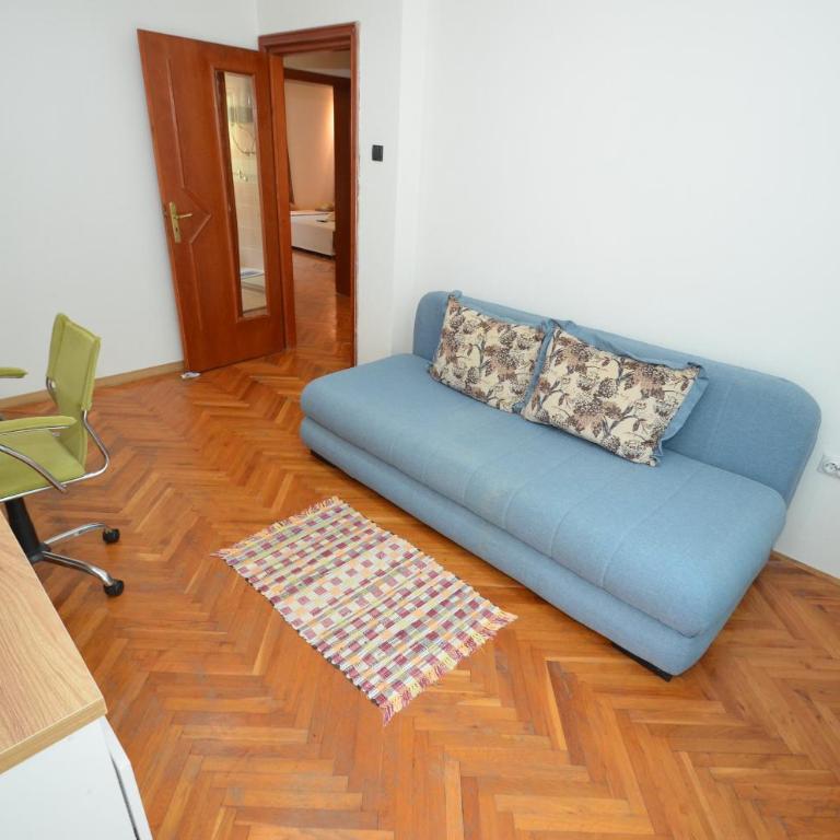Bugi - Three-Bedroom Apartment - 10
