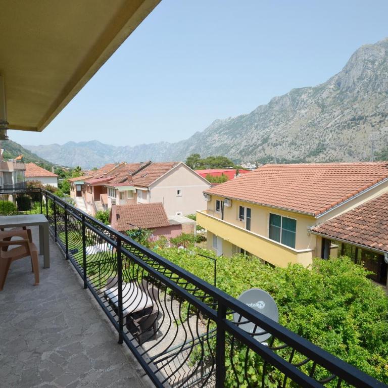 Bugi - Three-Bedroom Apartment - 12
