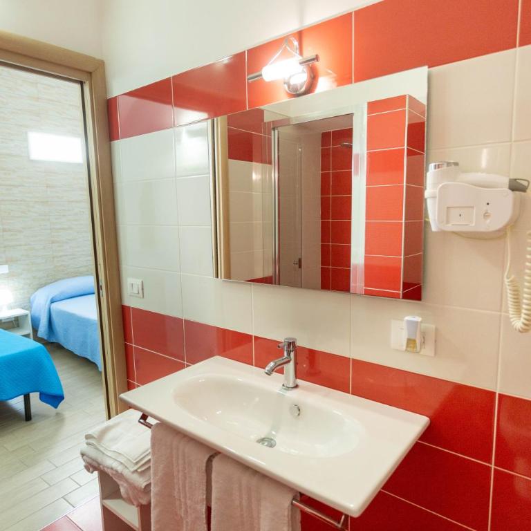Z'Bass Rooms - Deluxe Room (2 Adults + 1 Child) - 2