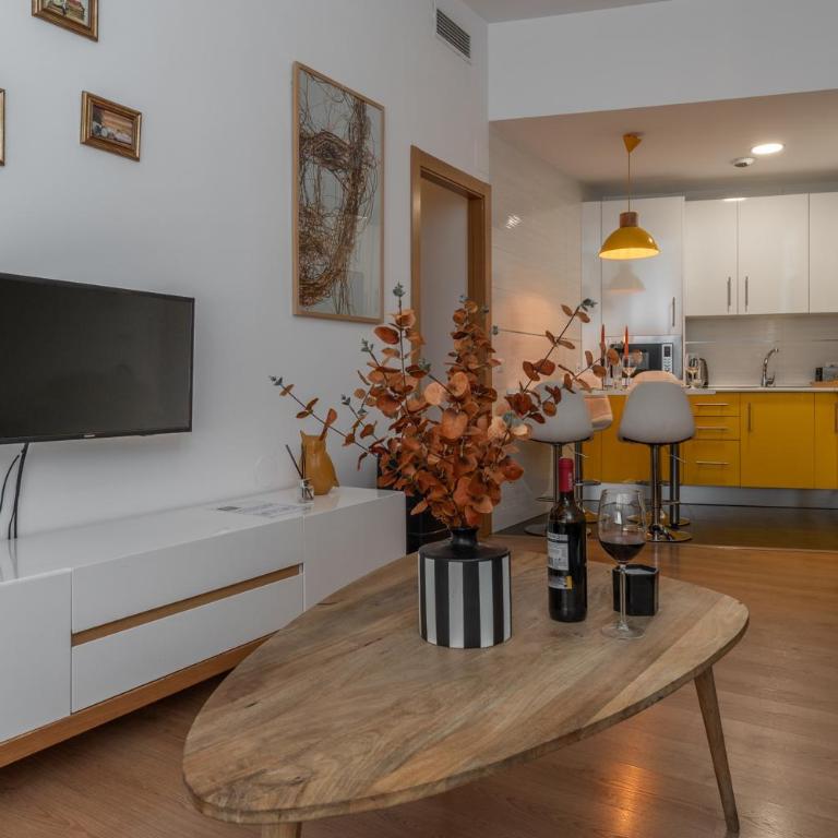 tuGuest Postigo II Catedral Apartment - Free parking - Two-Bedroom Apartment - 2
