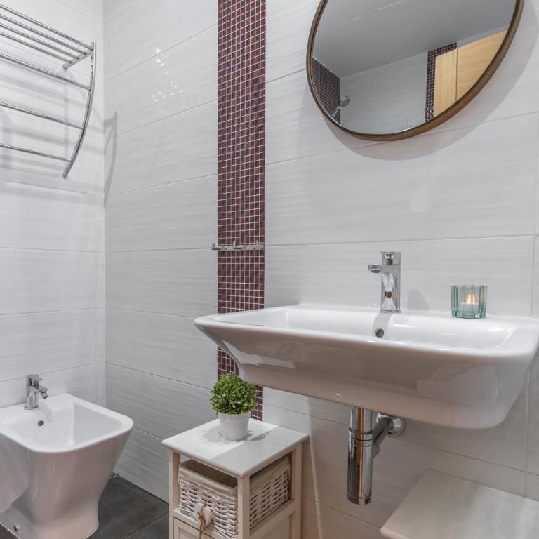 tuGuest Postigo II Catedral Apartment - Free parking - Two-Bedroom Apartment - 24