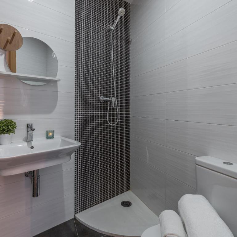 tuGuest Postigo II Catedral Apartment - Free parking - Two-Bedroom Apartment - 25