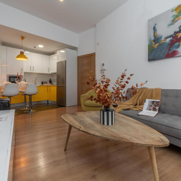 tuGuest Postigo II Catedral Apartment - Free parking - Two-Bedroom Apartment - 30