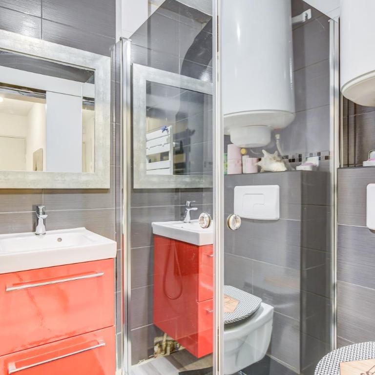L Oasis studio proche hôpital et aéroport Piscine Parking &Netflix - Studio - 8