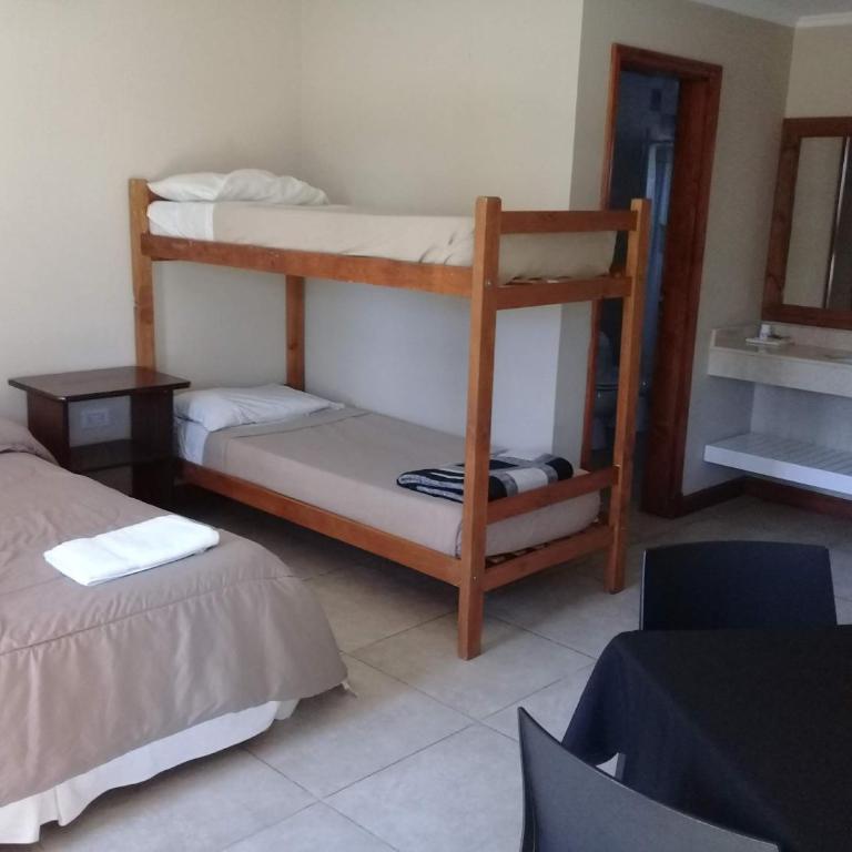 Casa de Campo y Hostería La Masía - Habitación Familiar con baño privado - 2