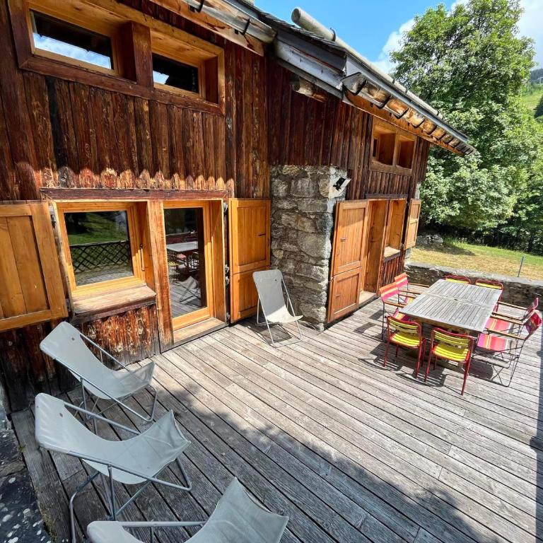 Chalet spacieux à Méribel avec terrasse ensoleillée et cheminée - Chalet 3 Chambres - 13