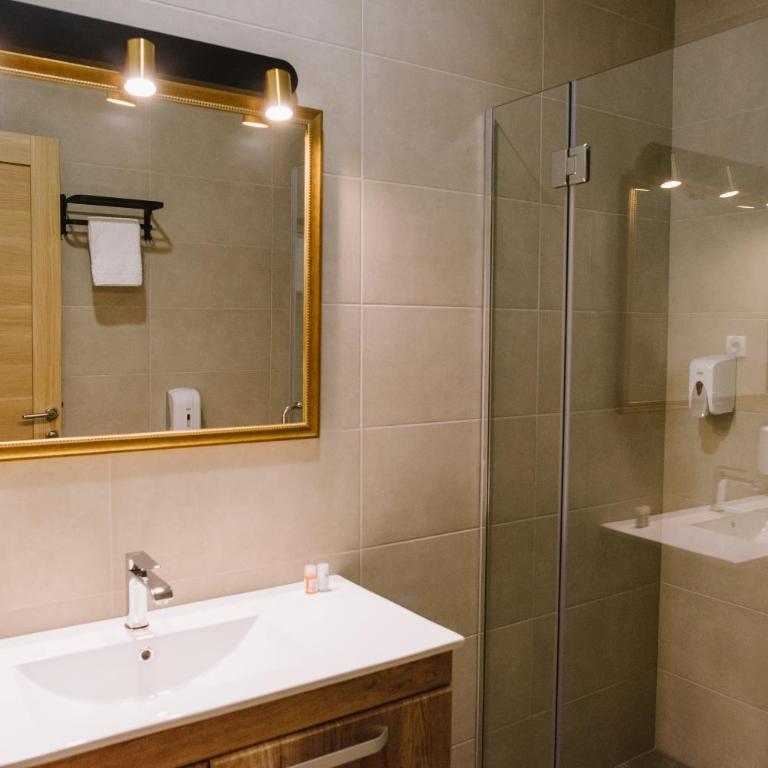 AVIOR Garni Hotel - Family Room - 2