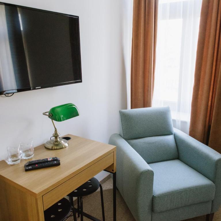 AVIOR Garni Hotel - Family Room - 6