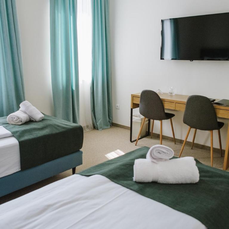 AVIOR Garni Hotel - Family Room - 5