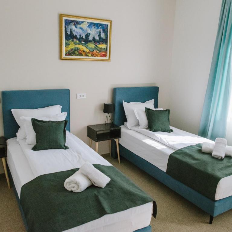 AVIOR Garni Hotel - Family Room - 10