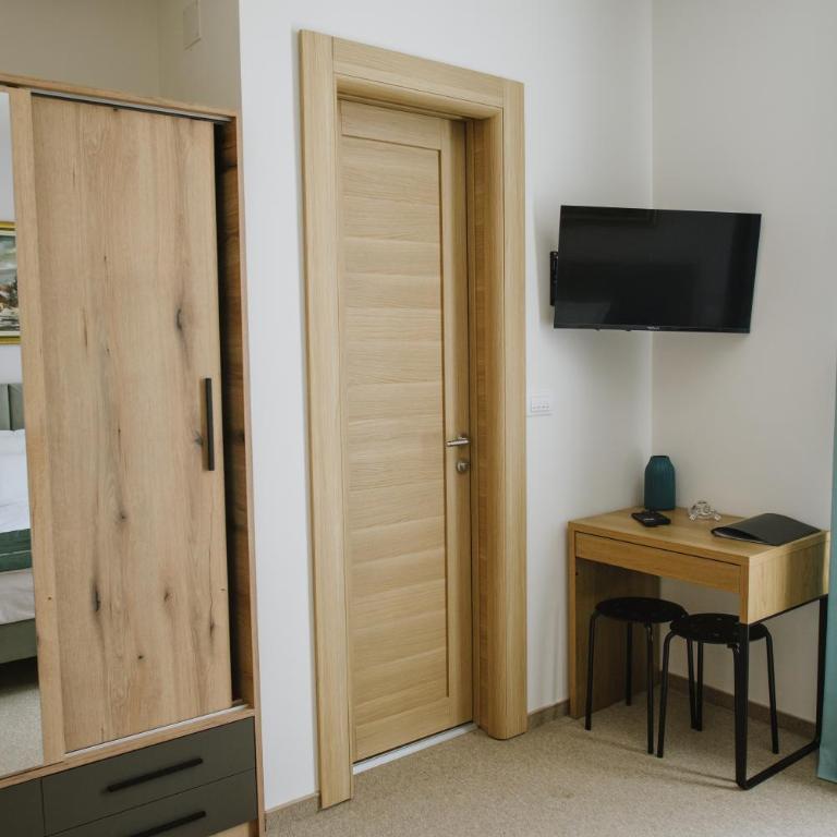 AVIOR Garni Hotel - Double Room with Private Bathroom - 4