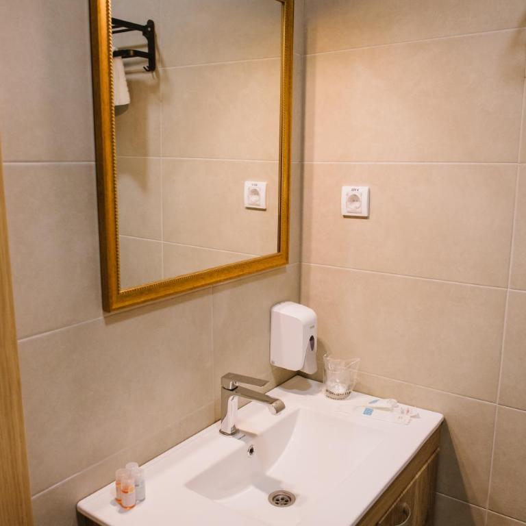 AVIOR Garni Hotel - Double Room with Private Bathroom - 20