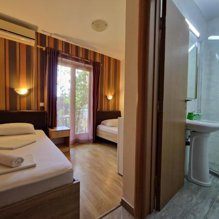 Guest House Damjana - Dvokrevetna Soba sa Zasebnim Krevetima i Balkonom - 4