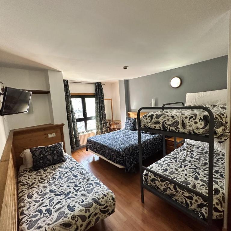Hotel Merino - Habitación Familiar (3 adultos + 2 niños) - 10