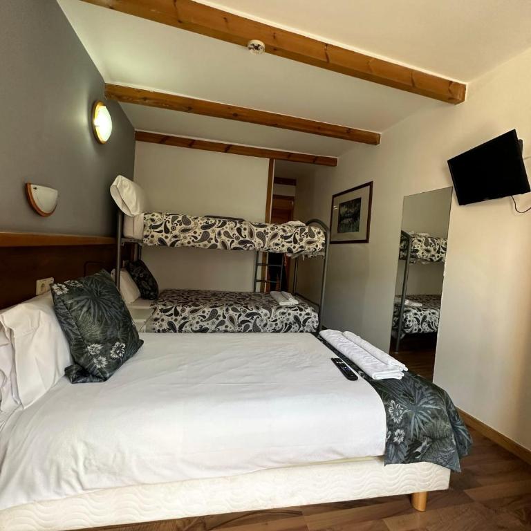 Hotel Merino - Habitación Cuádruple (2 adultos + 2 niños) - 7