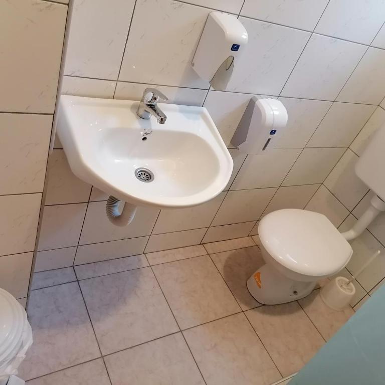 Hostel Hercegovina - Deluxe Family Suite - 6