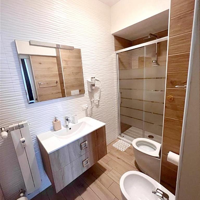 Pisa City Lodge - Triple Room with Private Bathroom - 8