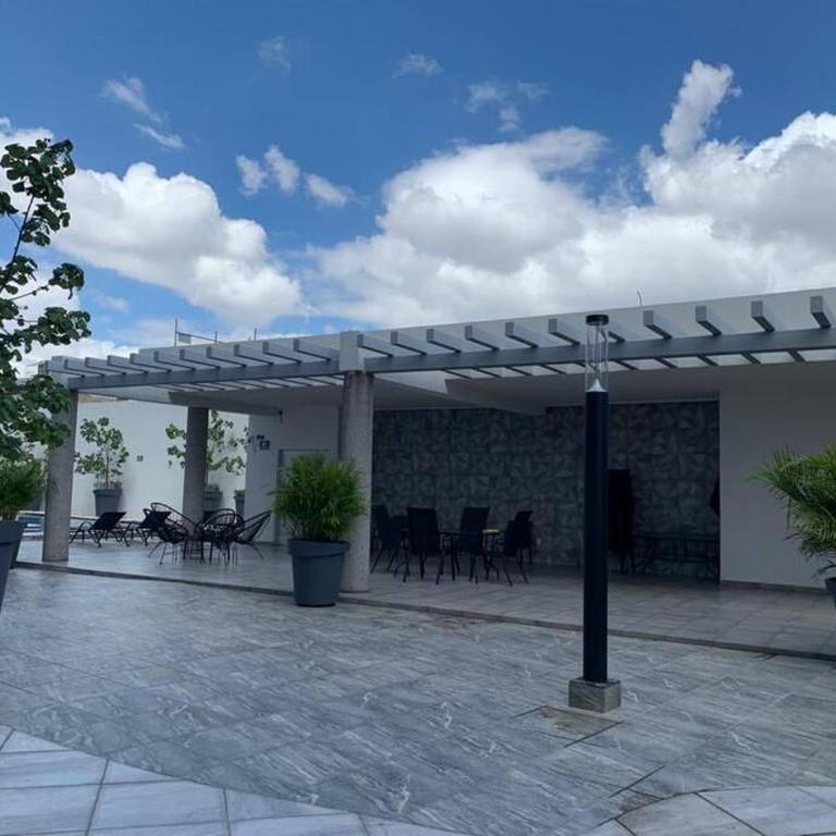 Amplio departamento con alberca - Apartamento de 3 dormitorios - 10
