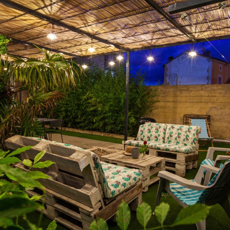 Grand appartement proche centre - Climatisé avec terrasse - Parking privé gratuit - Apartment mit Terrasse - 31