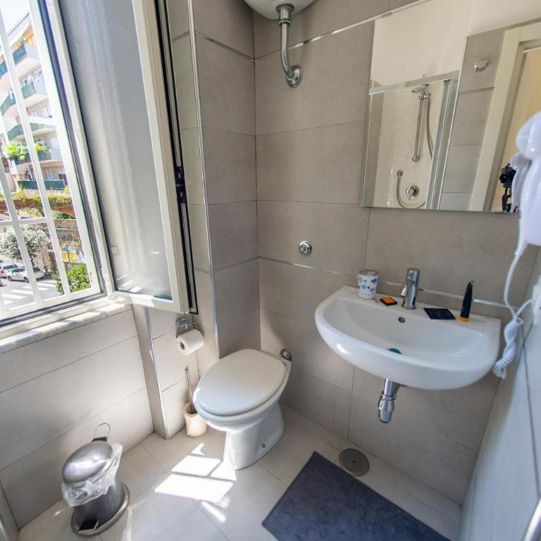 B&B A CASA DI MARCO Salerno CENTRO - Camera Matrimoniale con Bagno Privato - 2