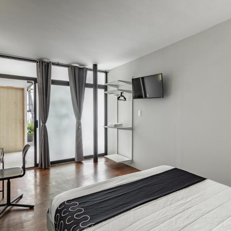 Singular Goldsmith - Queen Room with Shared Bathroom - 13