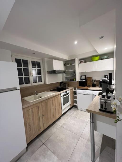 T3 au coeur d'une villa moderne - Two-Bedroom Apartment - 9