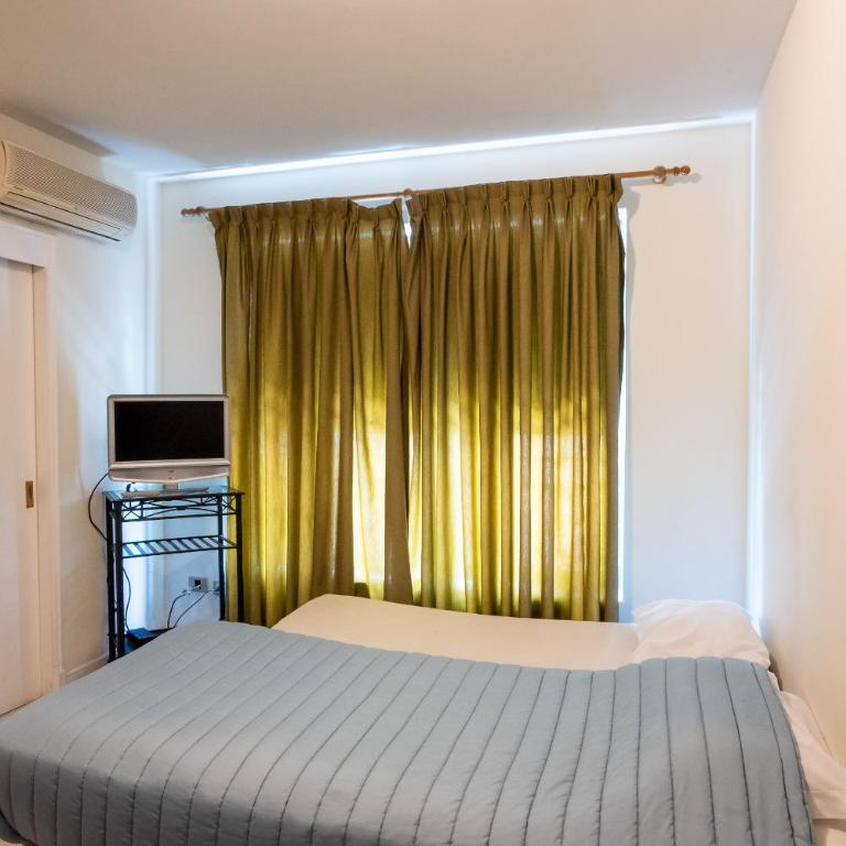 Millennium Inn Mendoza - Three-Bedroom Apartment - 19