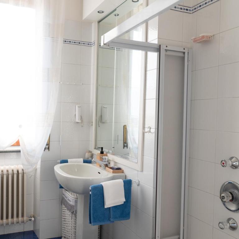 Two Gardens Lake View Apartment - Appartamento con 2 Camere da Letto - 10
