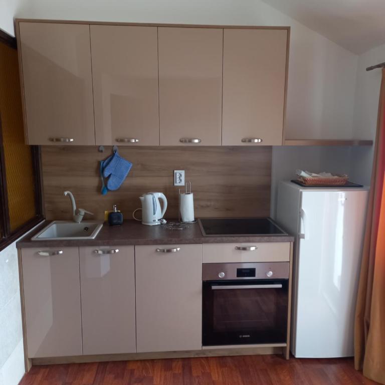 Apartments Budva Center - Komfor Apartman s 2 Spavaće Sobe i Balkonom - 5