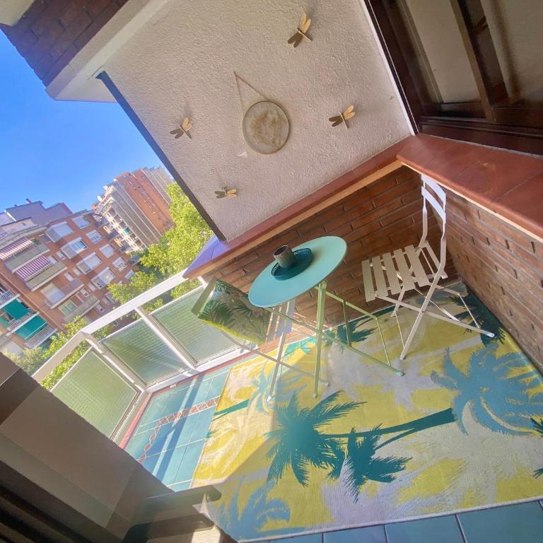 Barcelona Chic Apartments- Free Parking - 10 min BCN center by metro - Two-Bedroom Apartment - 15