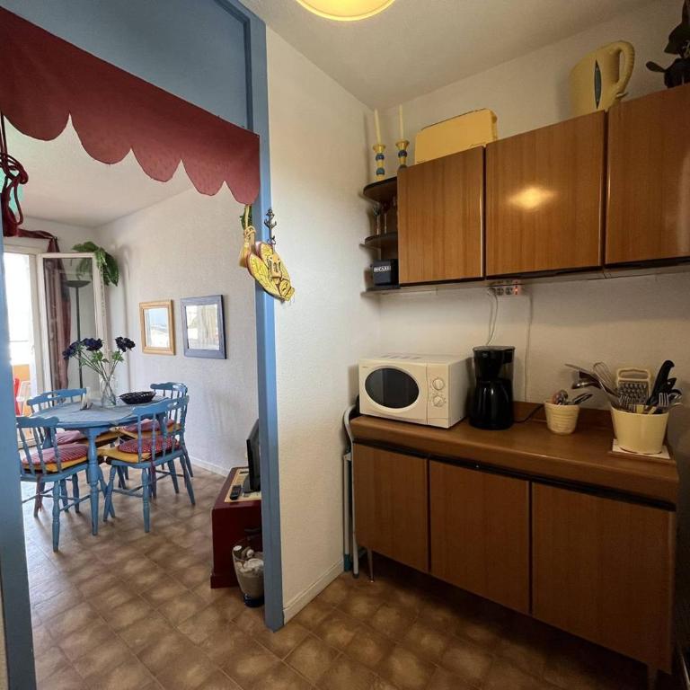 T2 avec piscine, parking, animaux admis - Proche plage Saint-Cyprien - FR-1-106-84 - Apartment - 8