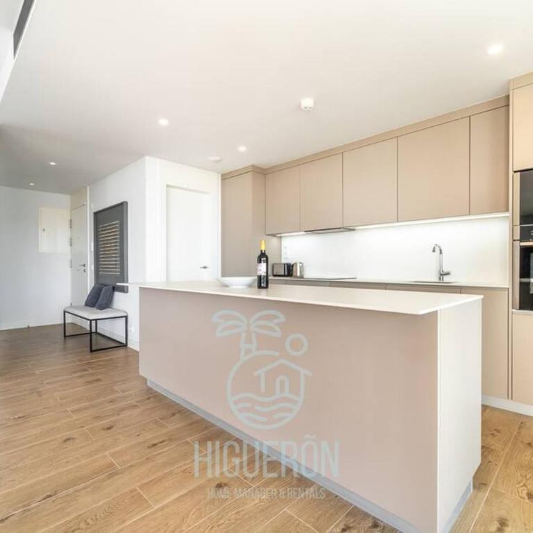 HigueronRentals Golden Sunrise - Three-Bedroom Apartment - 13