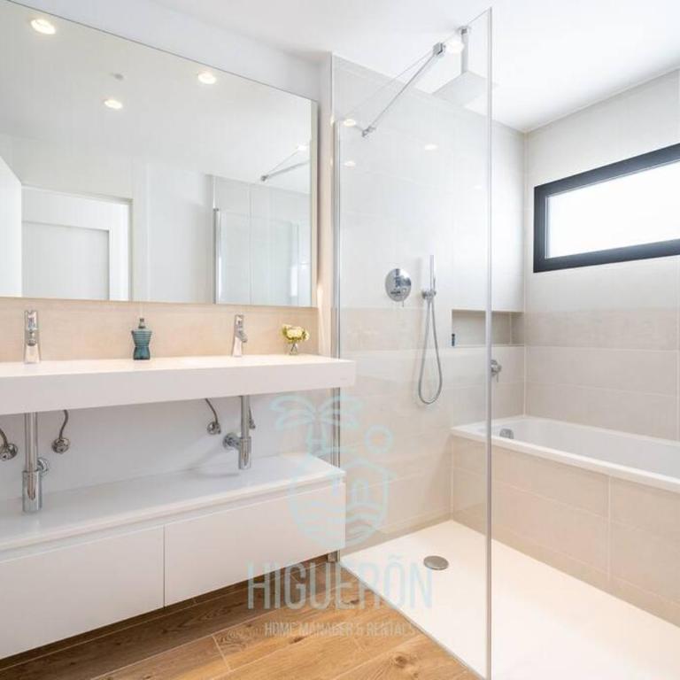 HigueronRentals Golden Sunrise - Three-Bedroom Apartment - 17