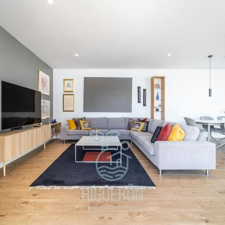 HigueronRentals Golden Sunrise - Three-Bedroom Apartment - 36