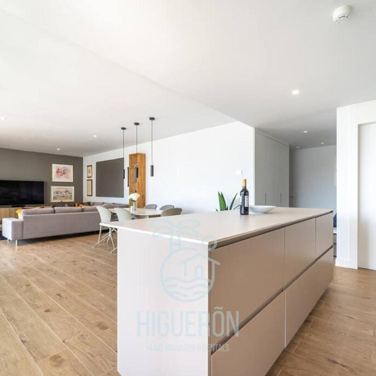 HigueronRentals Golden Sunrise - Three-Bedroom Apartment - 37